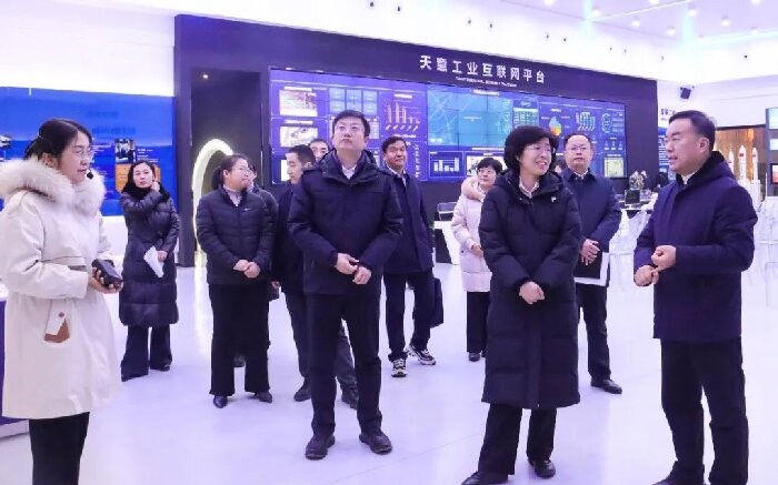 市政府副市長宮曉芳蒞臨天意機(jī)械調(diào)研指導(dǎo)工作